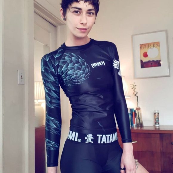 Raven Fightwear Women's Pangolin Long-Sleeve Rashguard - Picture 1 of 3